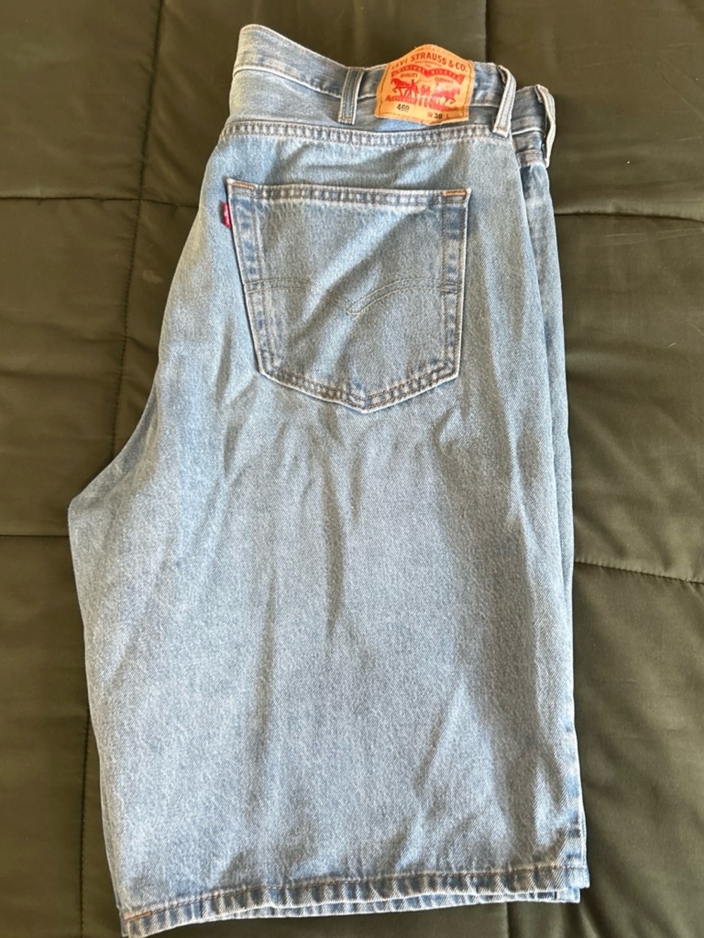 Levi's Men's Light Wash Blue Relaxed Jeans